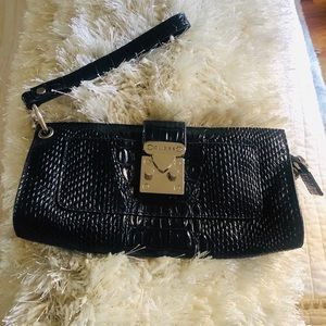 Black Guess Clutch / Wristlet 🖤